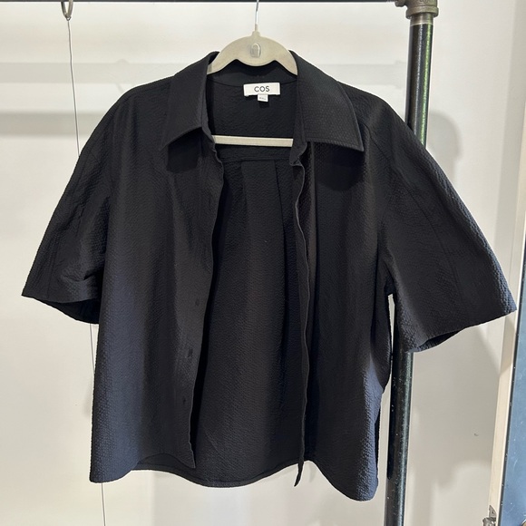 COS short-sleeved button up shirt. Without tags but never been worn. - Picture 1 of 2